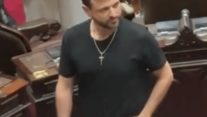 VIDEO | Los polémicos gestos de Grabois a Milei y los legisladores libertarios tras jurar en Diputados