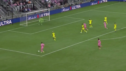 VIDEO | Histórico: Messi llegó al gol 900 de su carrera y superó a Cristiano Ronaldo en una estadística