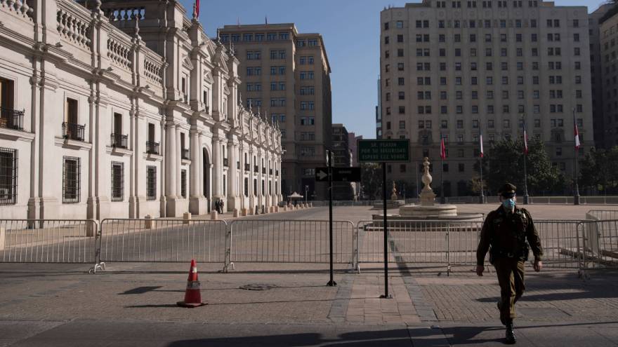 La capital chilena ya lleva casi 60 días de aislamiento