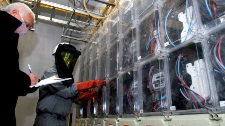La distribuidora también sintió los efectos de la recesión y la crisis económica, ya que sus ingresos siguieron cayendo debido a una menor demanda de energía como resultado del contexto macroeconómico adverso.