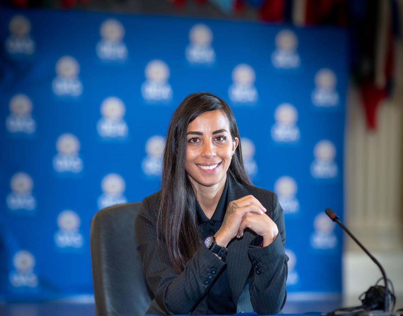 Evelina es una activista social que trabaja buscando el empoderamiento y reconocimiento de la mujer en los ámbitos de todos los deportes.