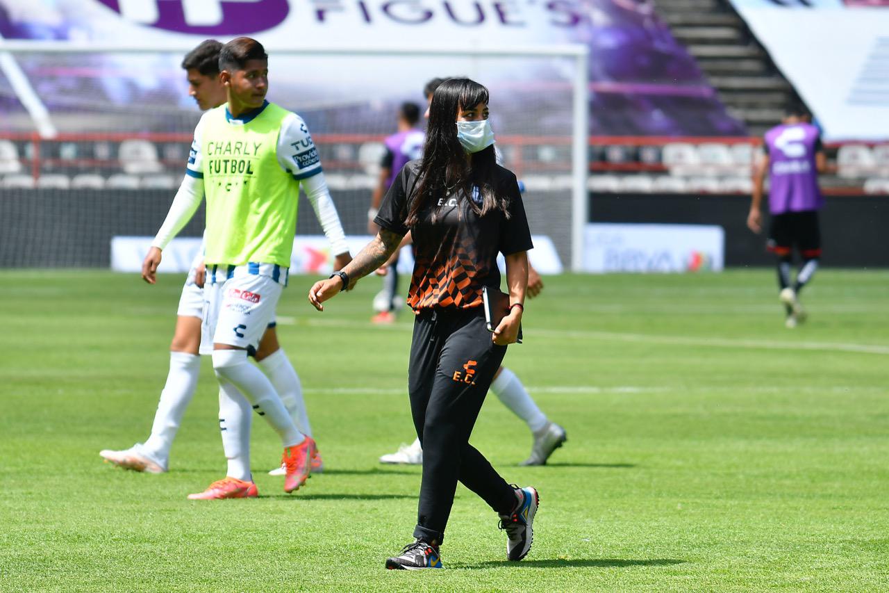 La entrenadora argentina hizo historia al convertirse en la primera mujer en formar parte de un cuerpo técnico de una competencia de hombres n México.