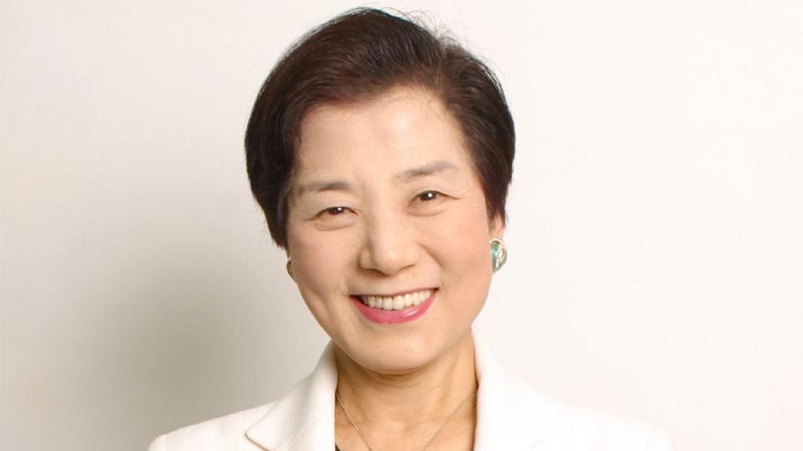Yoshiko Shinohara primera billonaria hecha a si misma en Japón