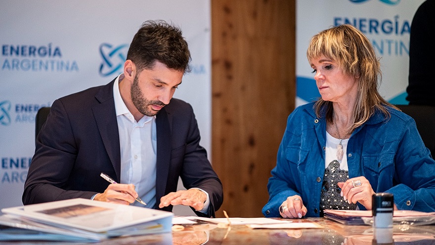 Por las demoras en el gasoducto Néstor Kirchner, Enarsa llamó a licitación internacional para asegurar provisiones.