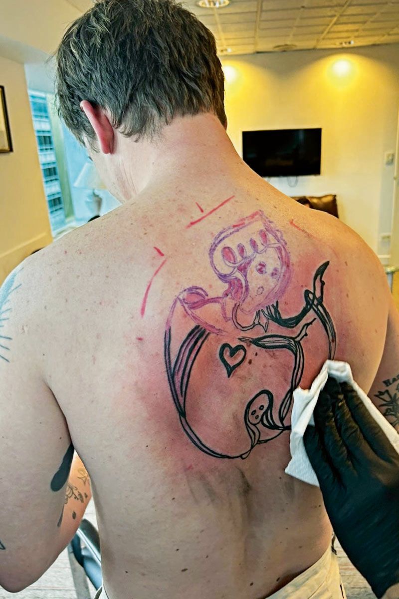 Santiago Caputo se tatuó la profecía del 