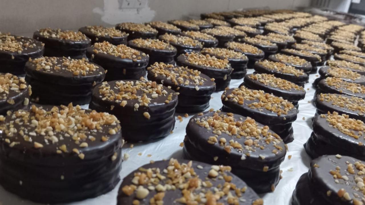Producen 600 docenas de alfajores al mes con harinas y materias primas 100% pampeanas