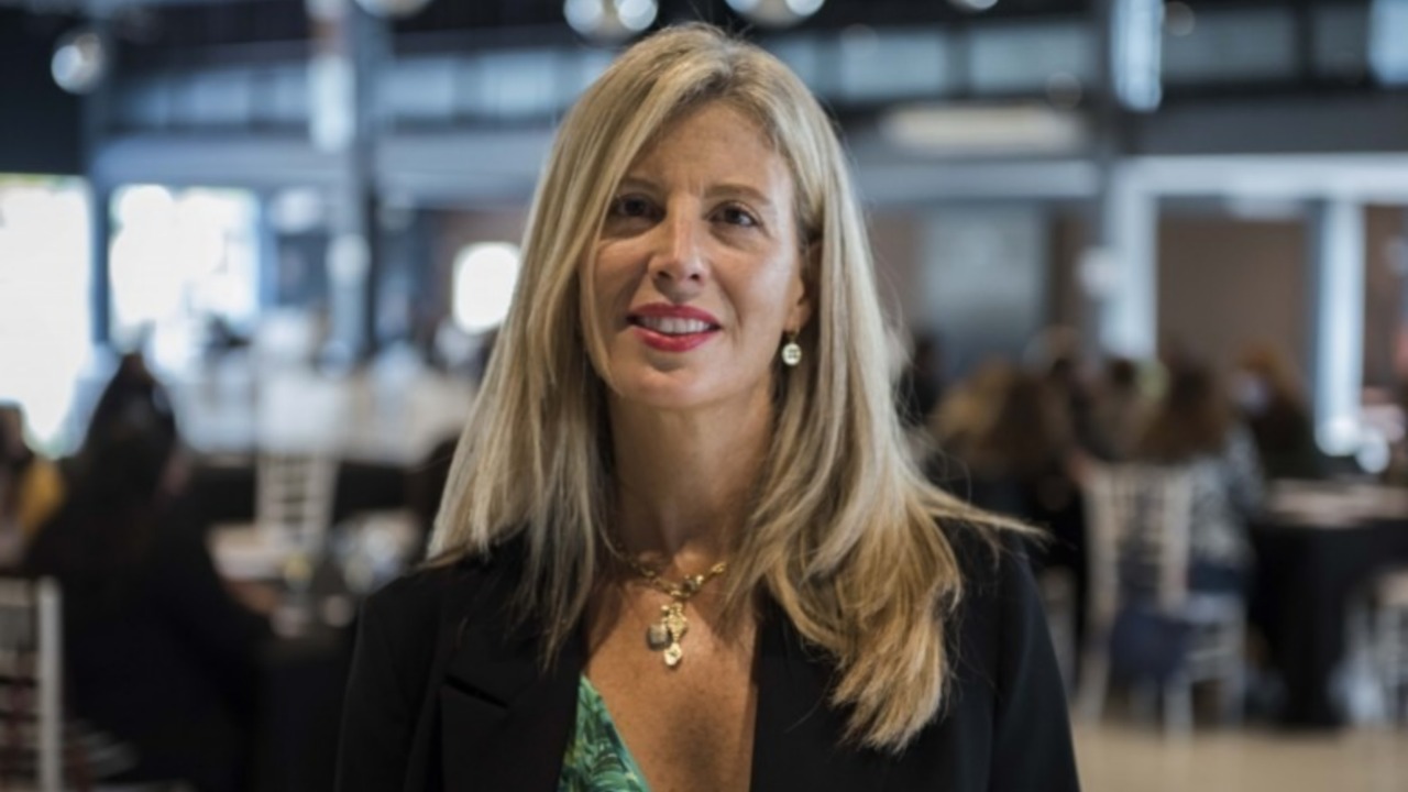 Aruj explica que el lenguaje corporal representa hasta un 80% de la comunicación política