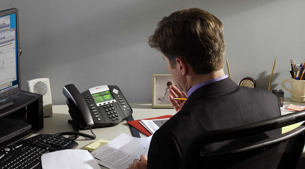 Un teléfono de voz sobre IP puede servir para usar WhatsApp en un móvil sin SIM.