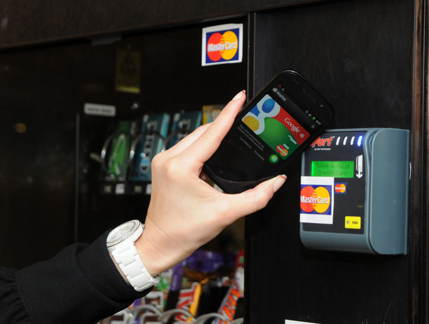 Google Wallet utiliza la tecnología NFC.