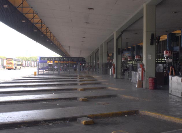 La terminal de micros de Retiro permanece cerrada desde el año pasado