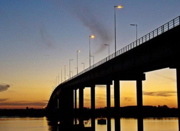 El puente Artigas une Fray Bentos y Gualeguaychú.