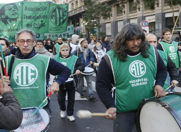 Los sindicatos estatales accedieron durante la fase más dura de la pandemia a un congelamiento de facto de las paritarias