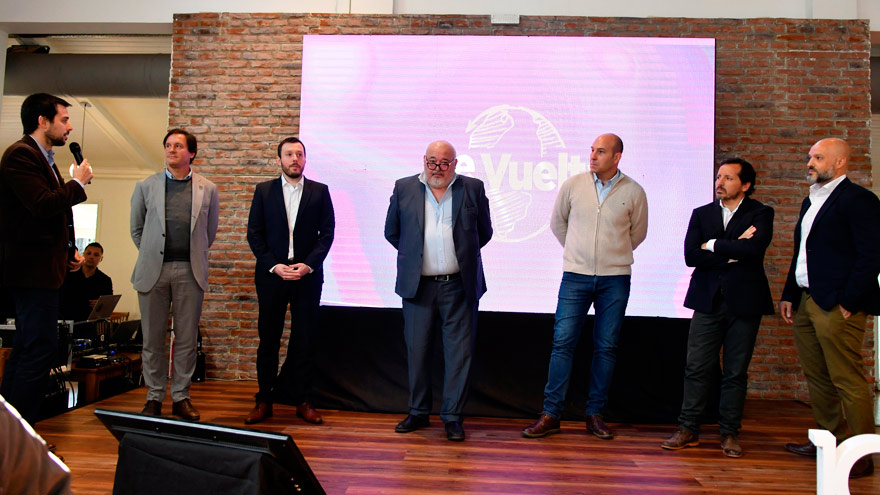 Autoridades y ejecutivos de Quilmes en la apertura de la Jornada.