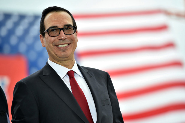 el secretario del Tesoro, Steven Mnuchin, también apuntó contra TikTok.