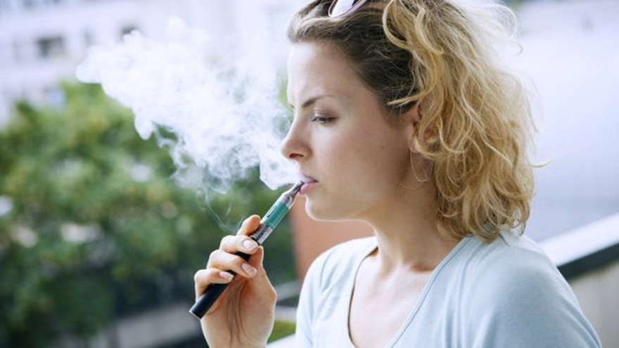 Cigarrillo electrónico: una de las soluciones propuestas.