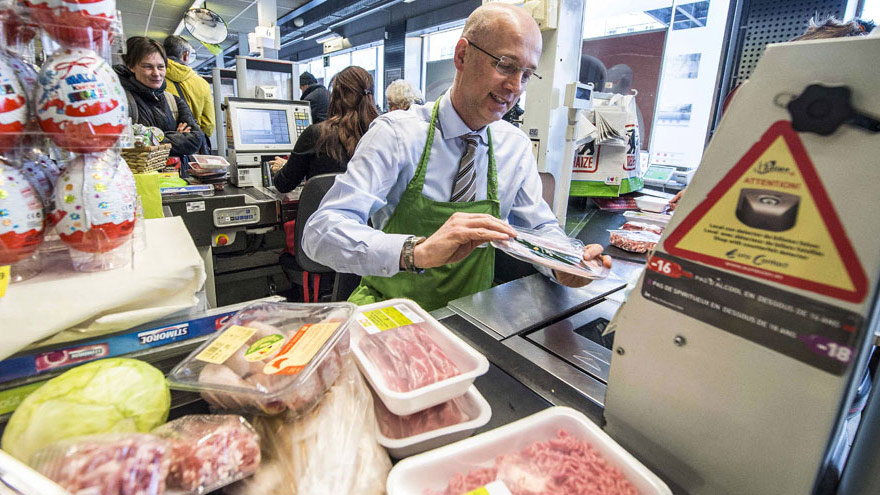  Todos los alimentos que pudieron haber sido contaminados con dioxina debieron ser retirados de los supermercados belgas.