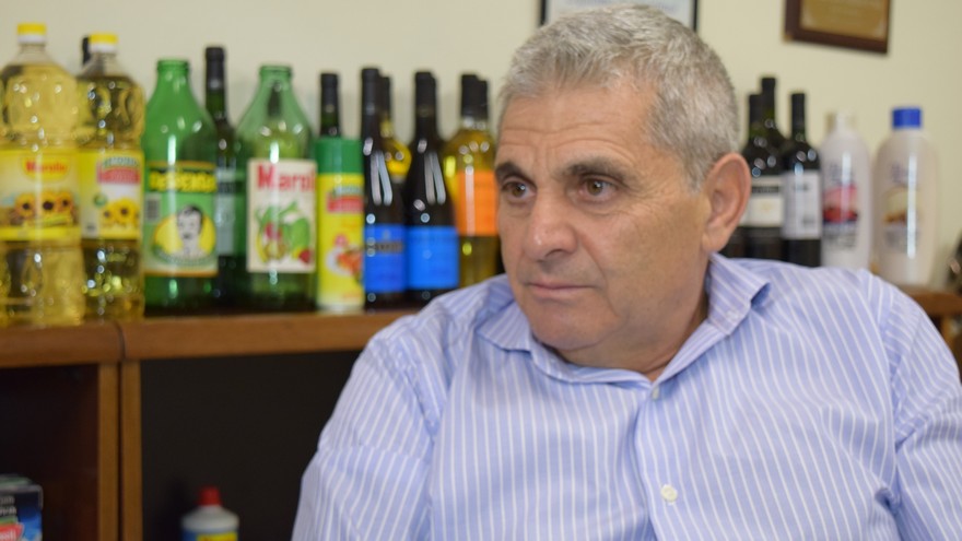 en 1985 Víctor Fera, propietario de un supermercado minorista en Laferrere, compró la marca