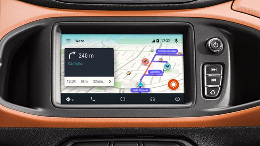 Waze puede vincularse con el sistema operativo del auto.