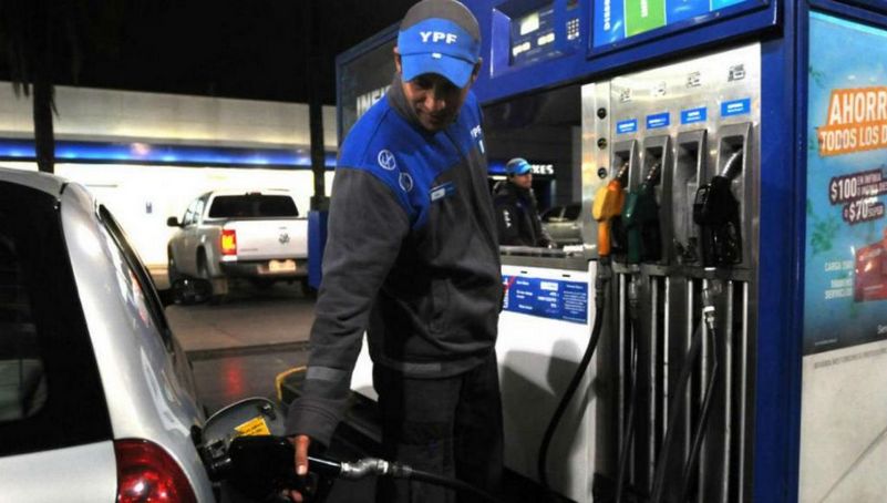 La petrolera estatal picó en punta con los aumentos.