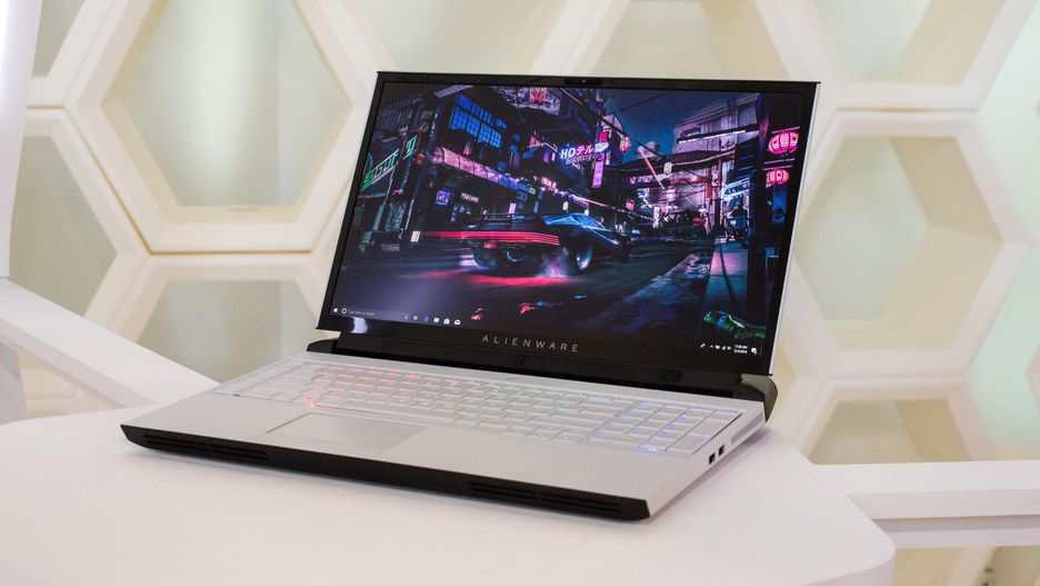 Alienware Area-51m: la nueva Area-51m es lo más cercano que una versión para computadora portátil de la máquina de escritorio Alienware Area-51. Puedes actualizar tanto la CPU como la GPU, y está repleta de todos los componentes móviles de gama alta disponibles en este momento: hasta Core i9-9900HK, GeForce RTX 2080 y Wi-Fi de 2.5Gb, entre otras cosas. El precio comienza en alrededor de 2.000 dólares cuando se envía la tercera semana de enero, pero obviamente eso es con los componentes de nivel de entrada.
