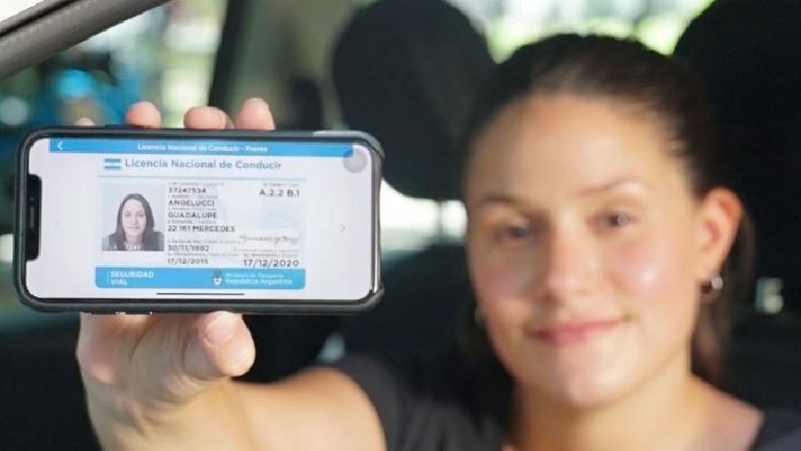 Tras la renovación del registro, se puede llevar en el celular.