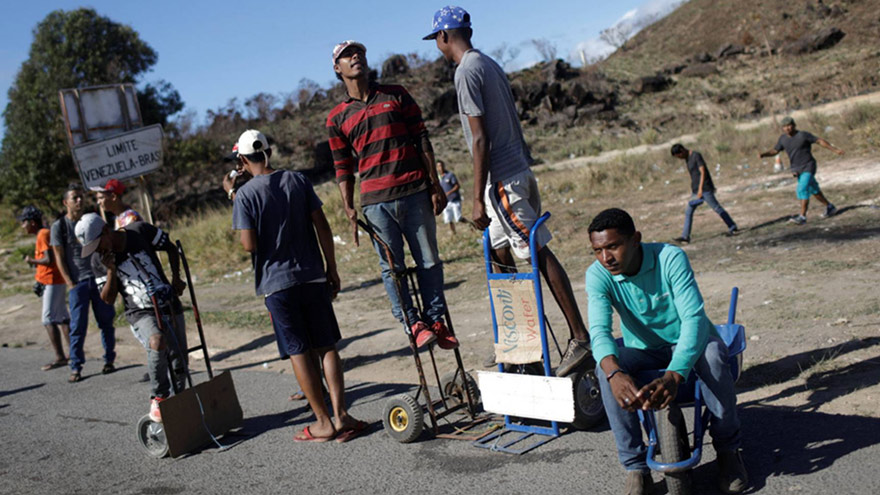 Expectativa en la frontera con Brasil por la llegada de ayuda internacional.