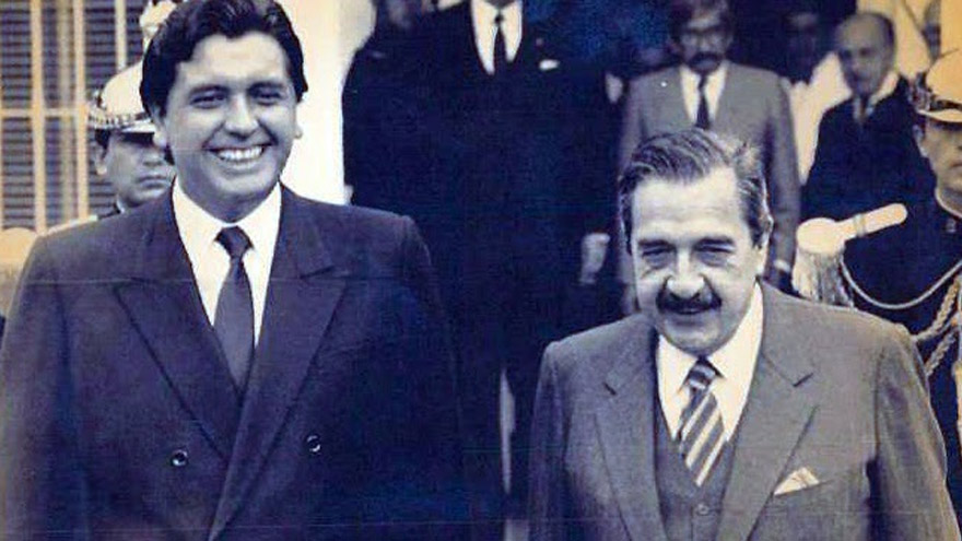Presidentes: Alan García junto a Raúl Alfonsín, a mediados de los años 80.