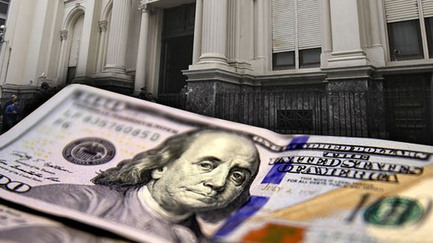 Caen fuerte las reservas internacionales del BCRA por el cambio de acreedor