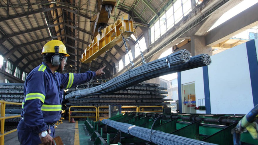 Operarios, perfiles comerciales y administrativos son los empleos más comunes en España