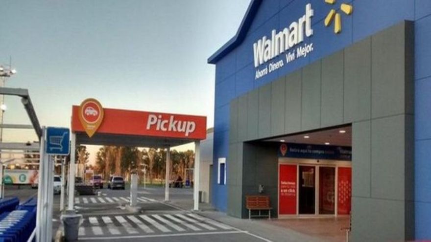 En su paso por Walmart, fue responsable por el desarrollo de la estrategia de comunicación, asuntos públicos y relaciones con organizaciones sociales
