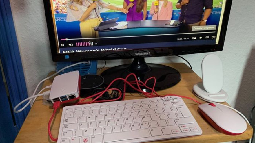 Esta microcomputadora es sencilla de conectar a otros dispositivos básicos.