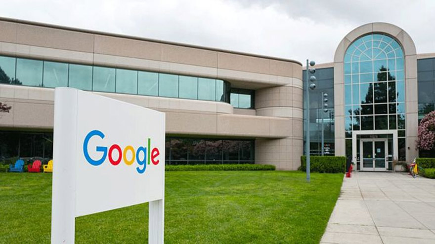 Google, por ejemplo, tiene edificios, pero sus activos tangibles no representan mucho de su valor en el mercado.