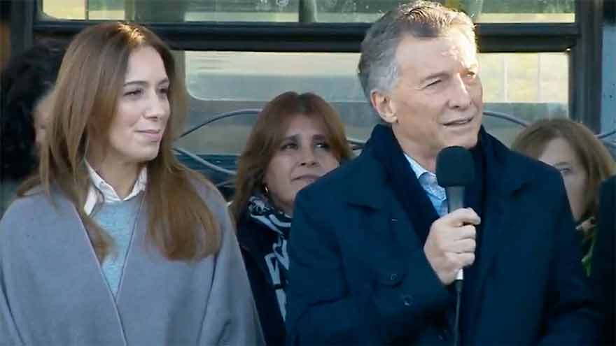 Macri afirmó que el país está "en la mitad del río" y quiere ayudar a "cruzar hacia el futuro"