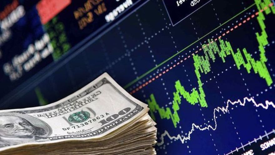 Debido al boom de "dólar rulo", sociedades de bolsa ahora limitan compra de divisa