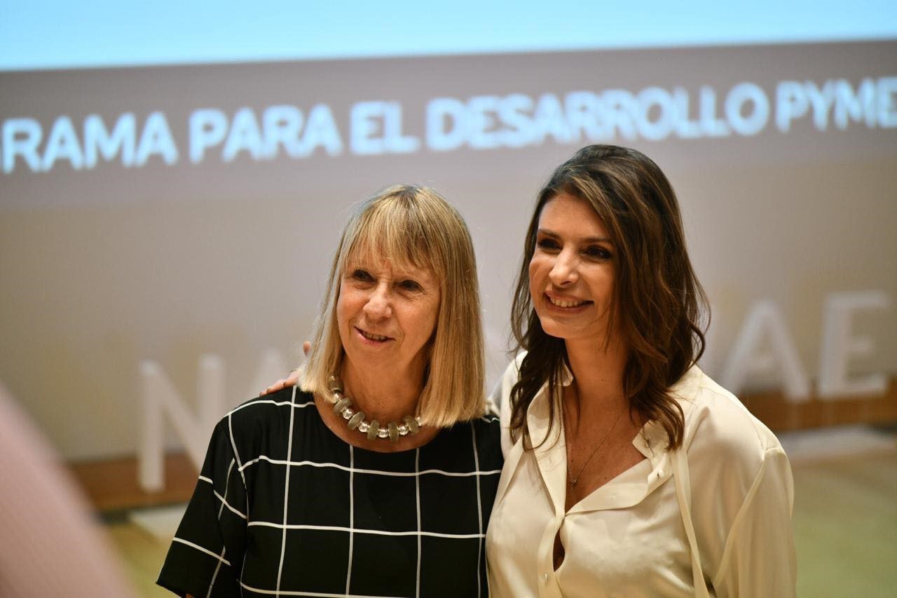 Silvia Torres Carbonell, Directora de IAE & Milagro Medrano, Gerente de Relaciones Institucionales y Atención al Cliente de Banco Macro.