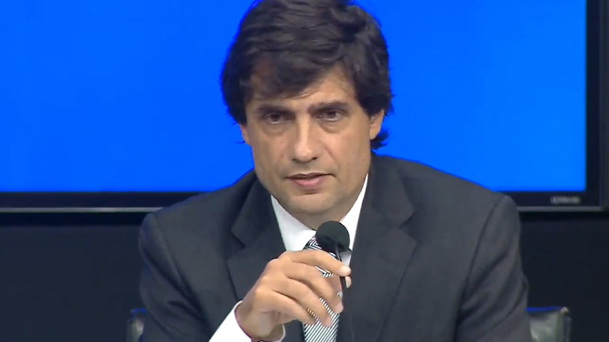 El ex ministro de Hacienda, Hernán Lacunza, anunció el primer reperfilamiento de Letes en 2019