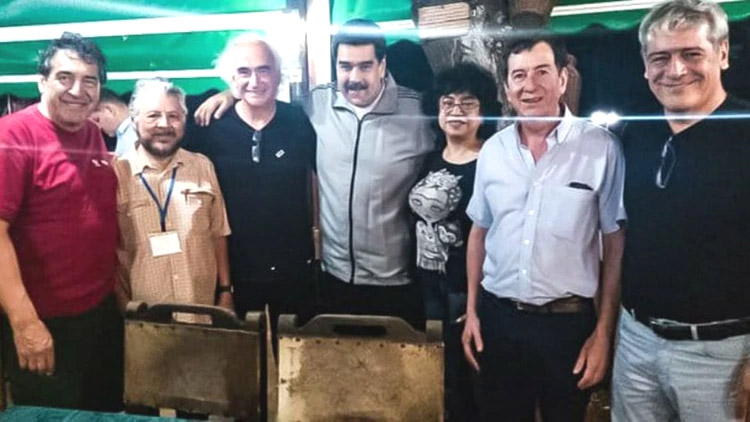 El grupo de la CTA junto a Nicolás Maduro.