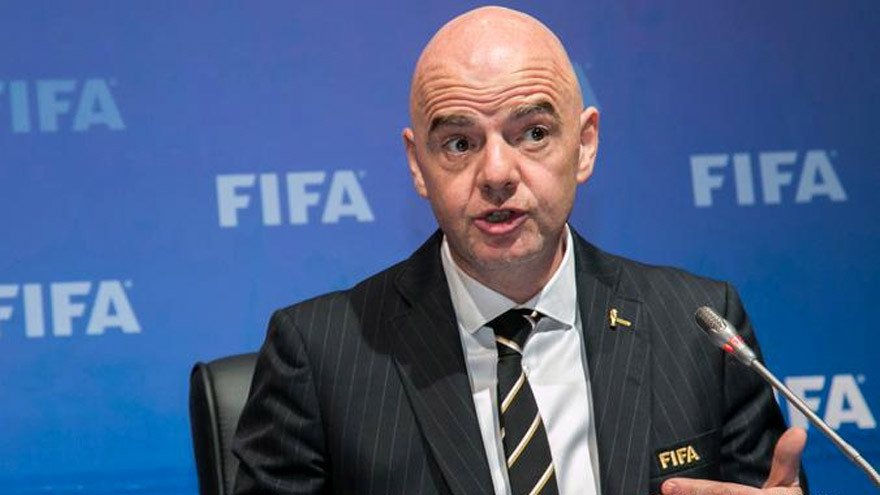 El presidente Gianni Infantino reveló que le escribió al primer ministro británico Boris Johnson para que pueda encontrar una solución