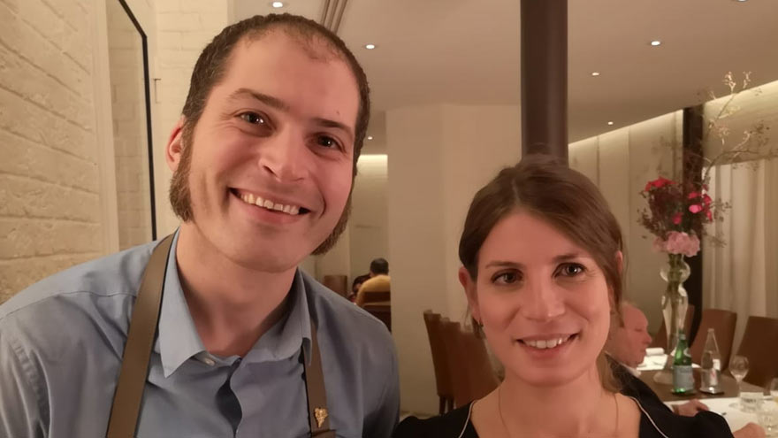 Mariano Moreno junto a Paz Levinson.