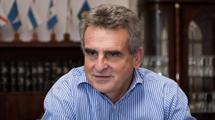 Agustín Rossi, ministro de Defensa, será precandidato a Senador.