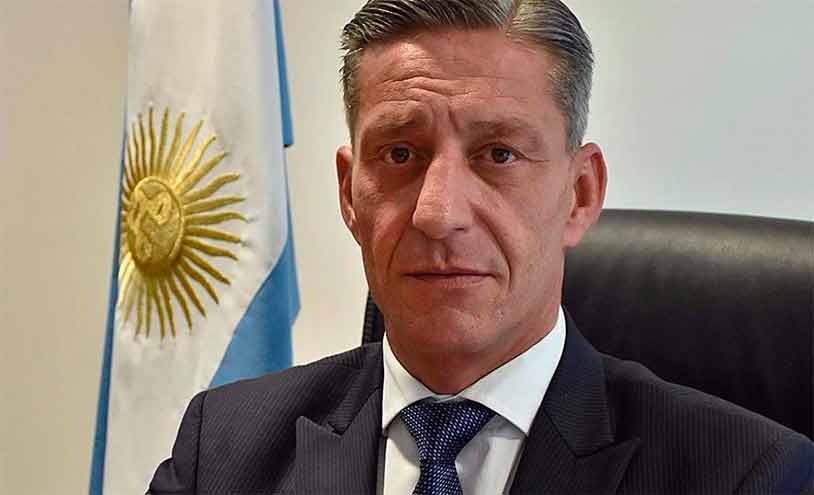 El gobernador Arcioni: la provincia paga sueldos escalonados y aspira a renegociar su deuda.
