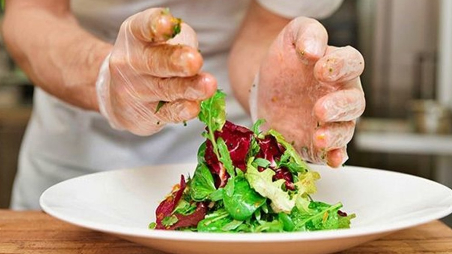 La ensalada de los negocios de comida rápida no es tan saludable.