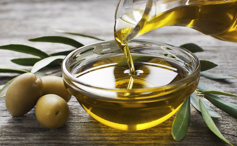 Las aceitunas y el aceite de oliva son fuentes claves de grasa vegetal