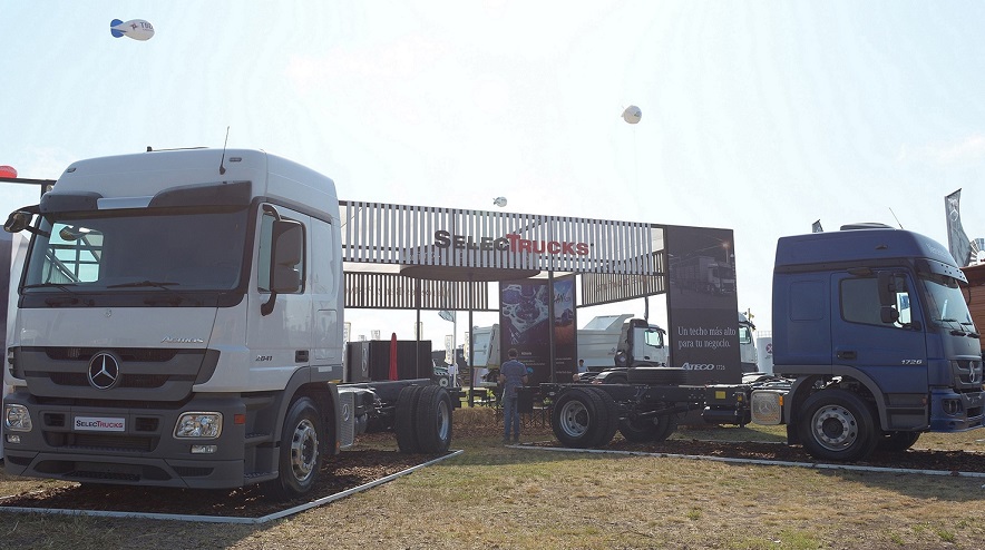 Mercedes Benz presenta su gama completa de camiones.