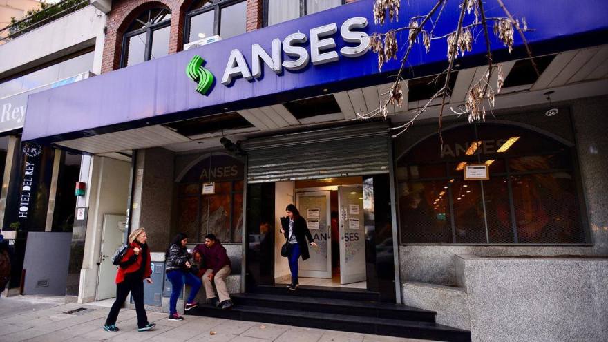 Jubilaciones, pensiones, AUH y asignaciones ANSES: quién cobra este jueves 20 de mayo