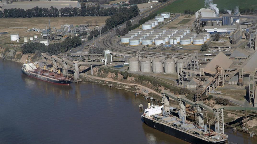 La carga de buques y el movimiento de camiones se derrumbó en las principales terminales agroexportadoras.