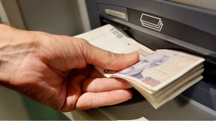 Los cajeros automáticos deben entregar un mínimo de $15.000 por operación y por cliente