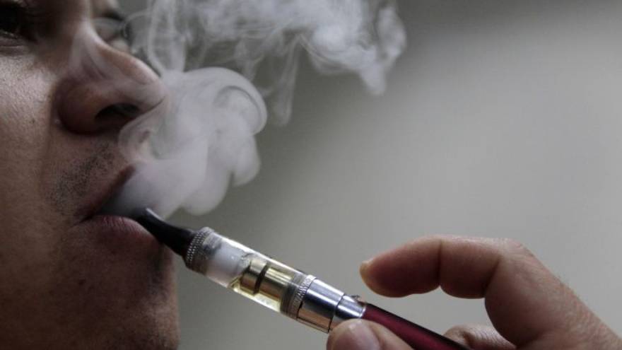 El humo del vapeo puede contagiar el virus