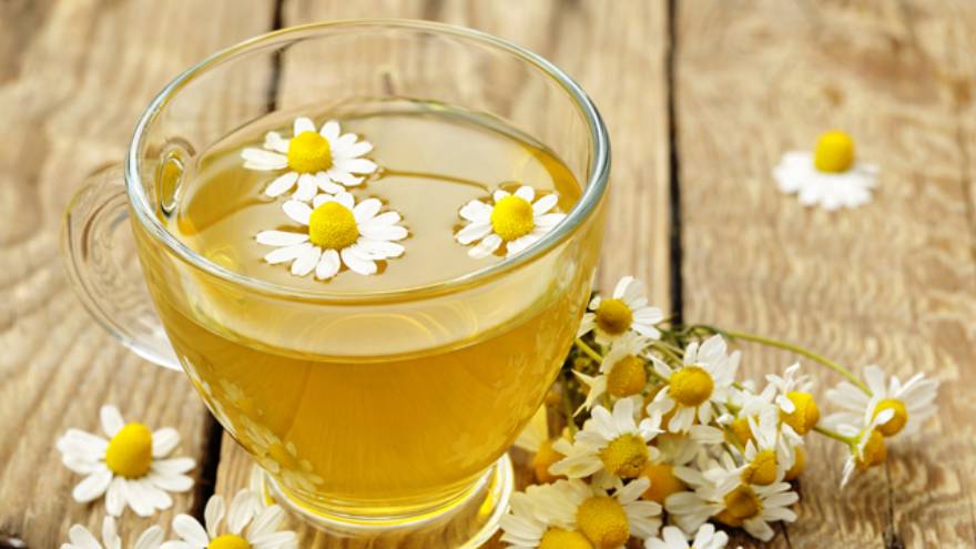 El té de manzanilla tiene propiedades de alivio sobre el dolor de las llagas