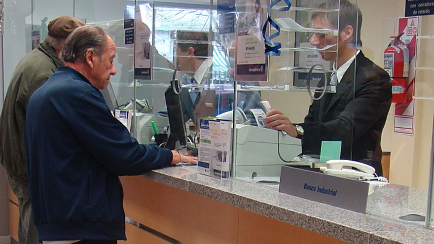 Pese al aumento de los haberes, la jubilación mínima no le ganó a la inflación en el primer trimestre del año, según datos oficiales